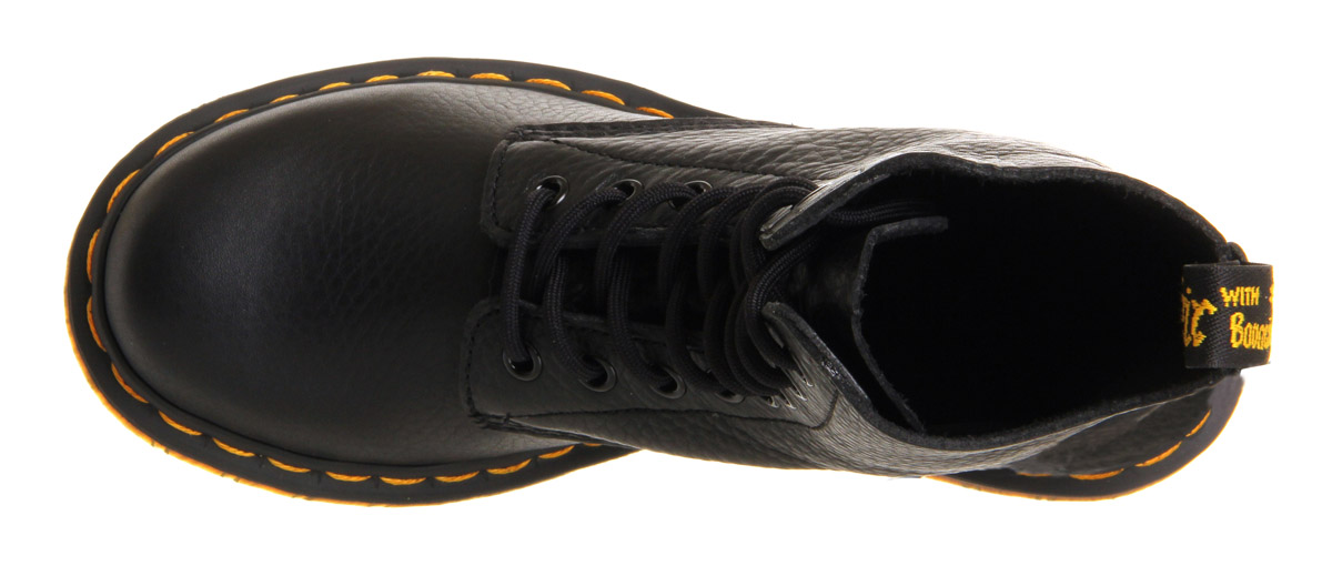 Dr. Martens8 Eyelet Lace Up BtBlack Elk Leather