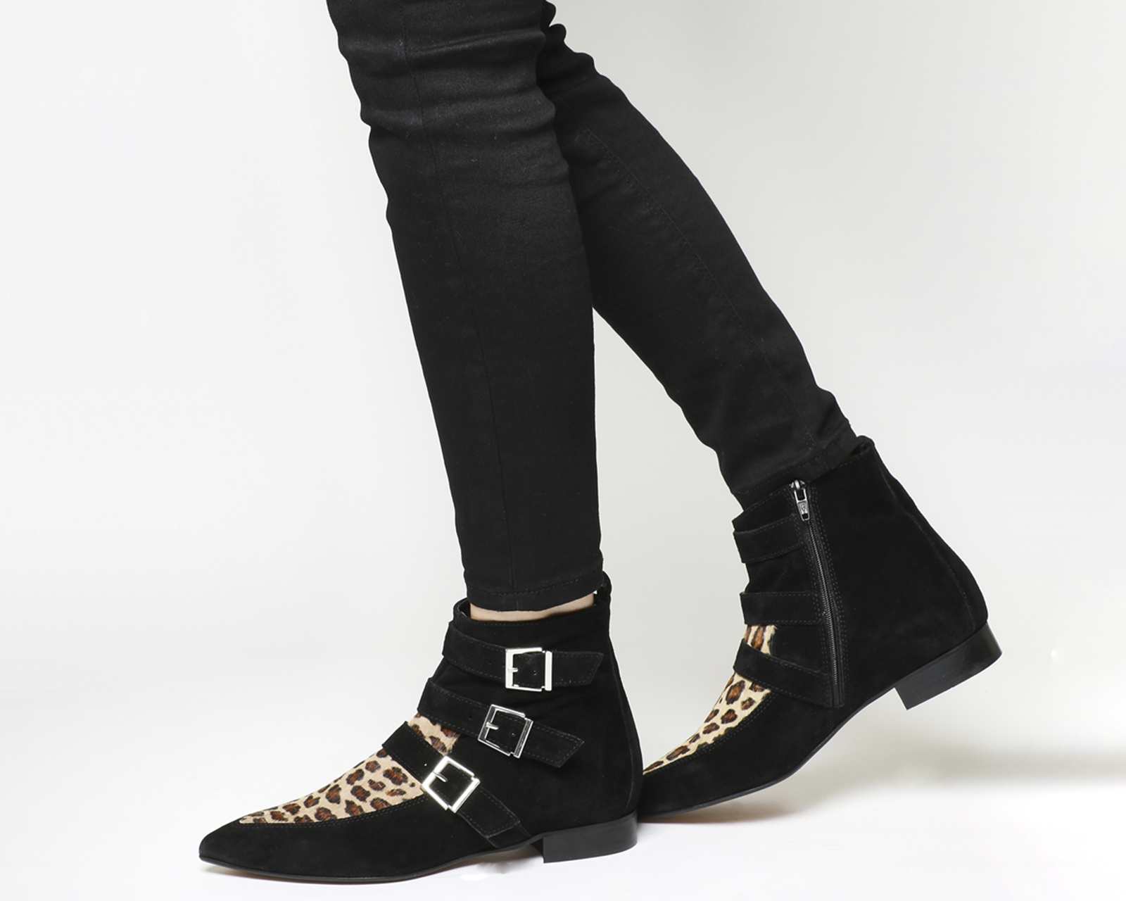 pointed buckle shoes