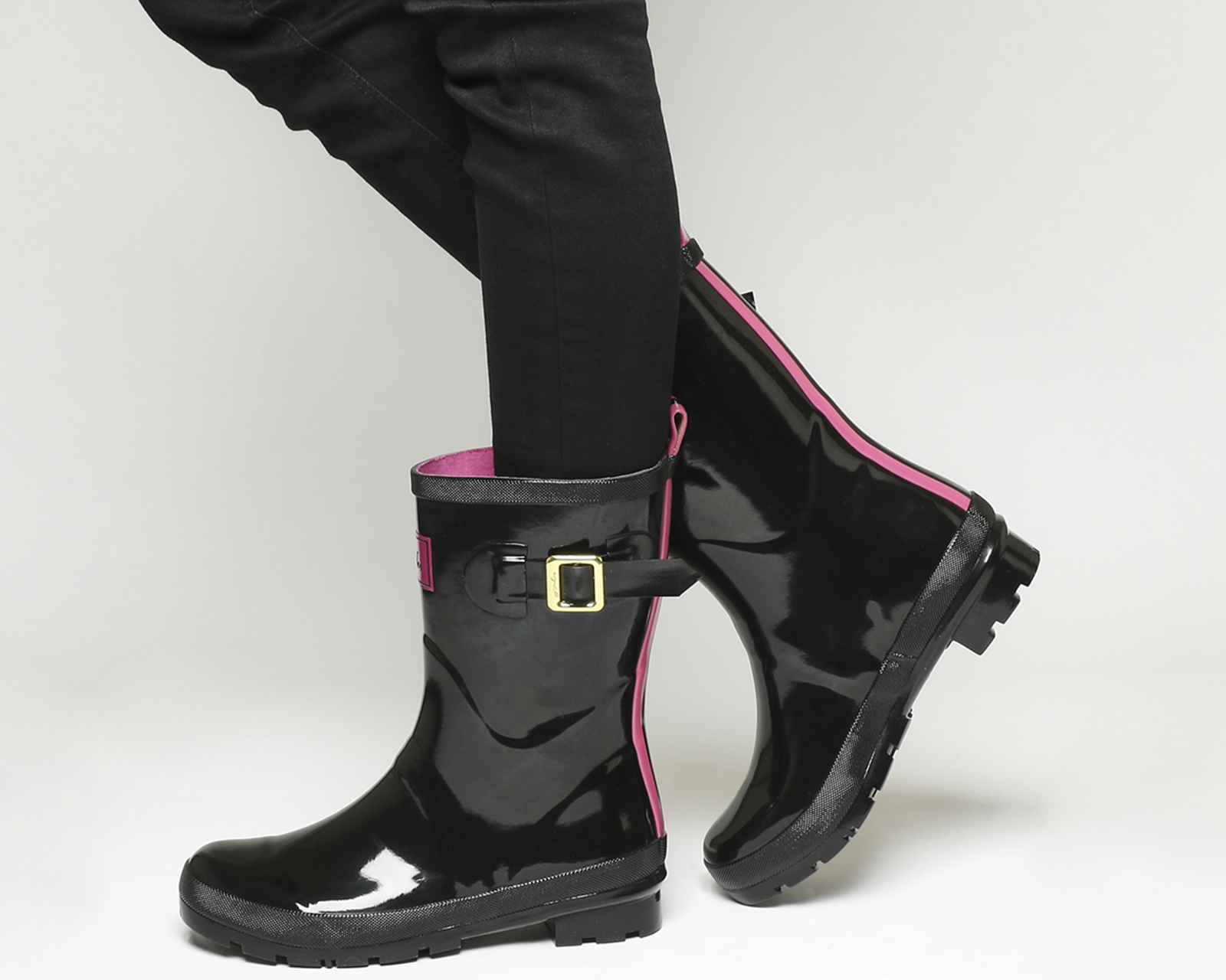 black wellie boots